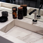 ideagroup-cubik-kerlite-finitura-calacatta-cersaie-2015-lavabo-integrato